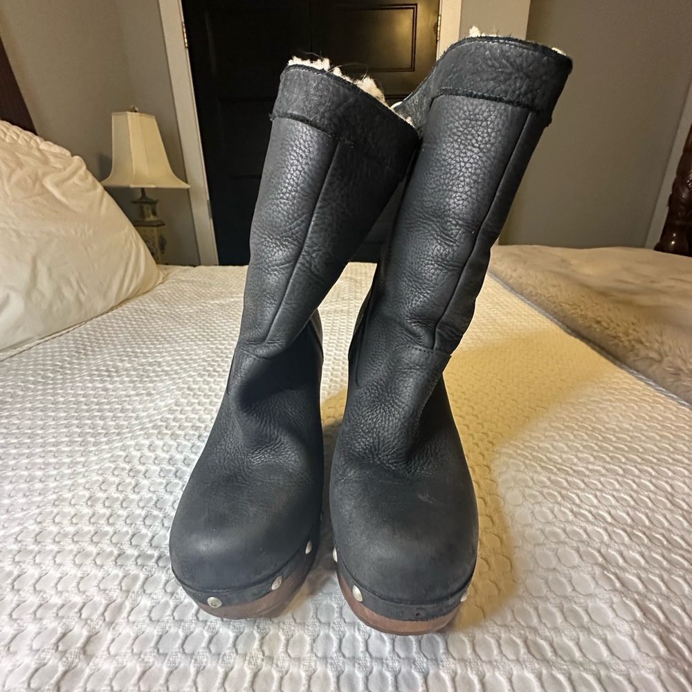 Vintage UGG Australia Shearling-Lined Leather Clog Boots